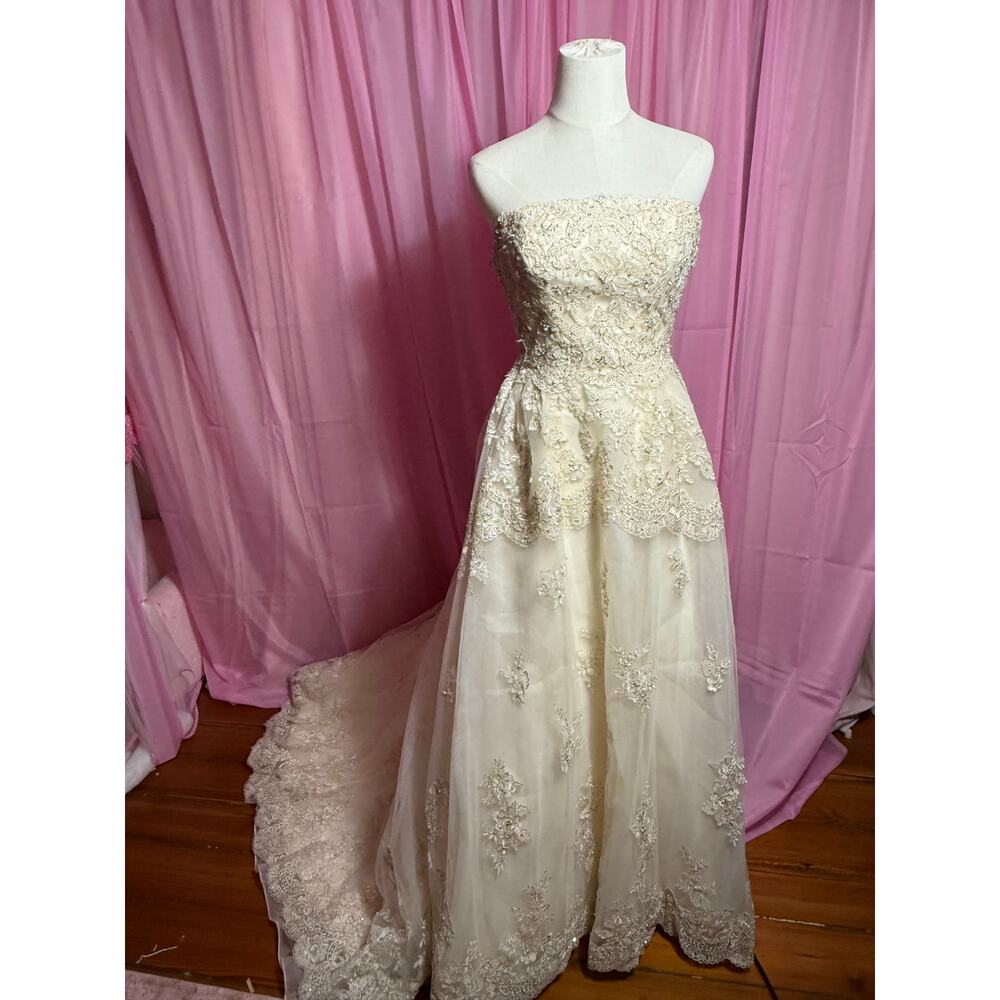 Stunning Maggie Sottero Haute Couture Lace Dress Size 4
